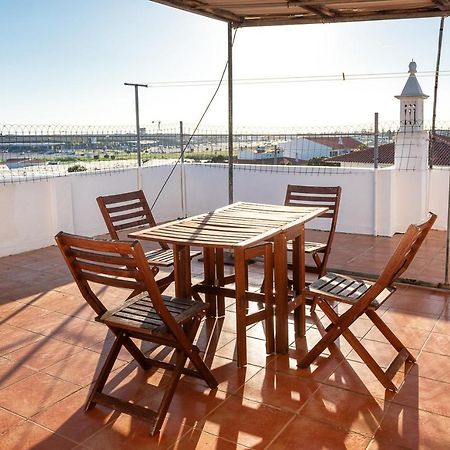 Blife Marya Private Rooms - Airport Stay Faro Bagian luar foto