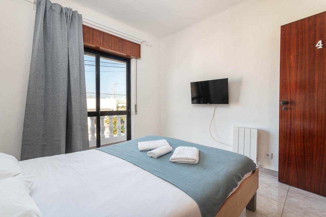 Blife Marya Private Rooms - Airport Stay Faro Bagian luar foto