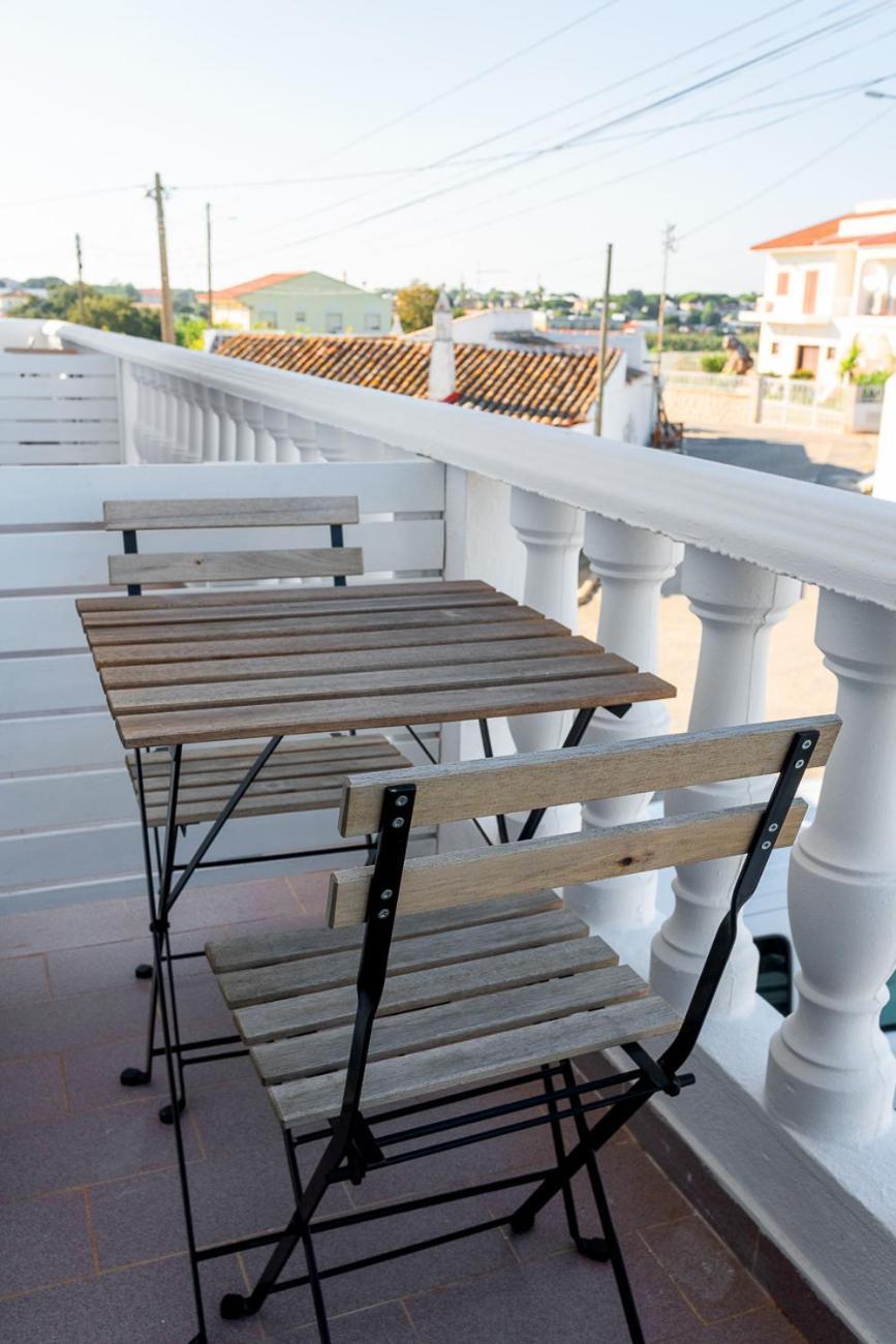 Blife Marya Private Rooms - Airport Stay Faro Bagian luar foto