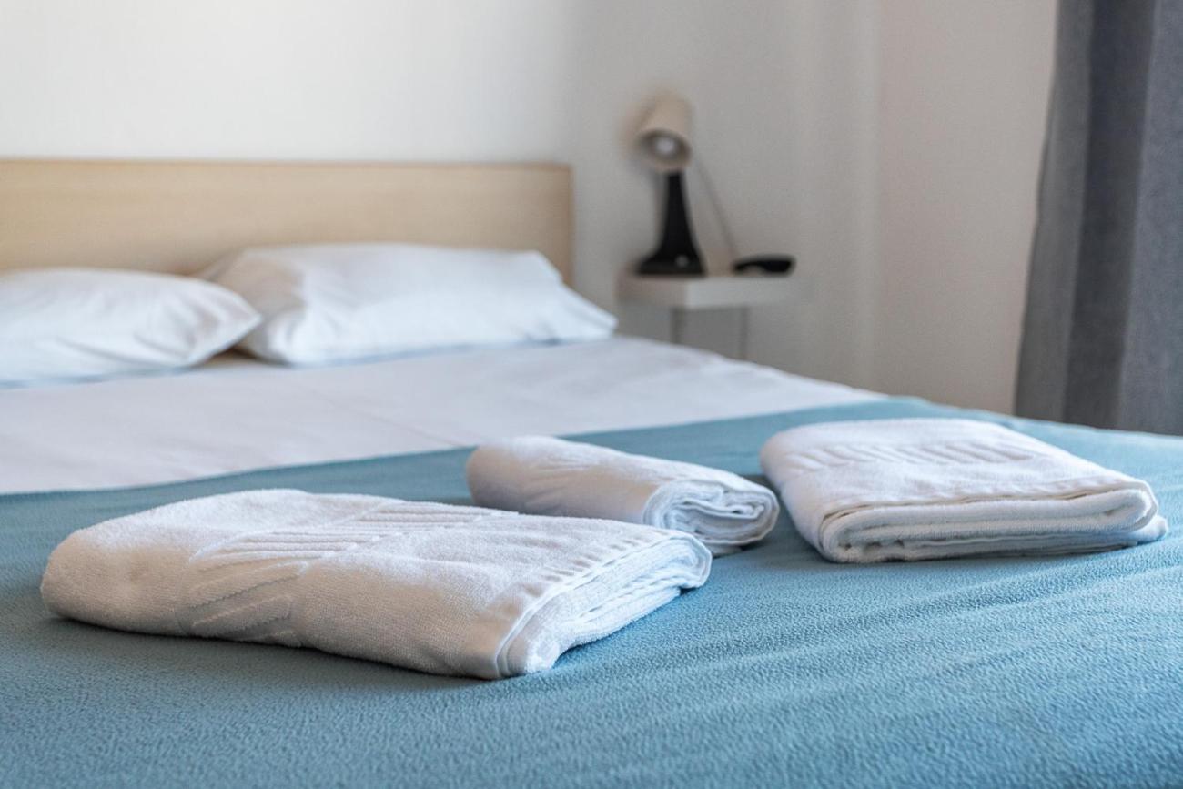 Blife Marya Private Rooms - Airport Stay Faro Bagian luar foto