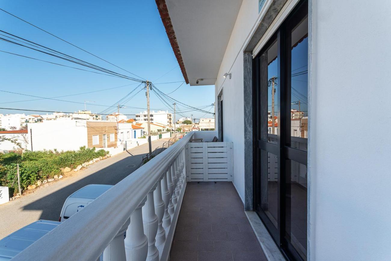 Blife Marya Private Rooms - Airport Stay Faro Bagian luar foto