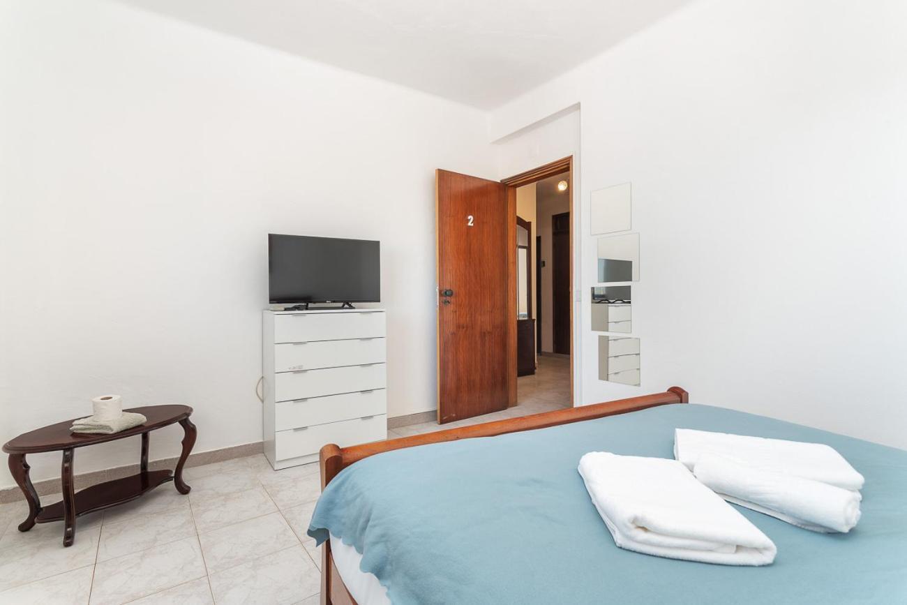 Blife Marya Private Rooms - Airport Stay Faro Bagian luar foto