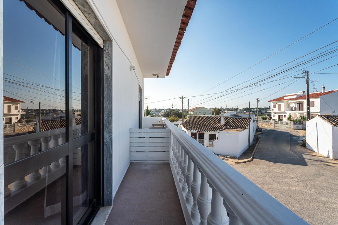 Blife Marya Private Rooms - Airport Stay Faro Bagian luar foto