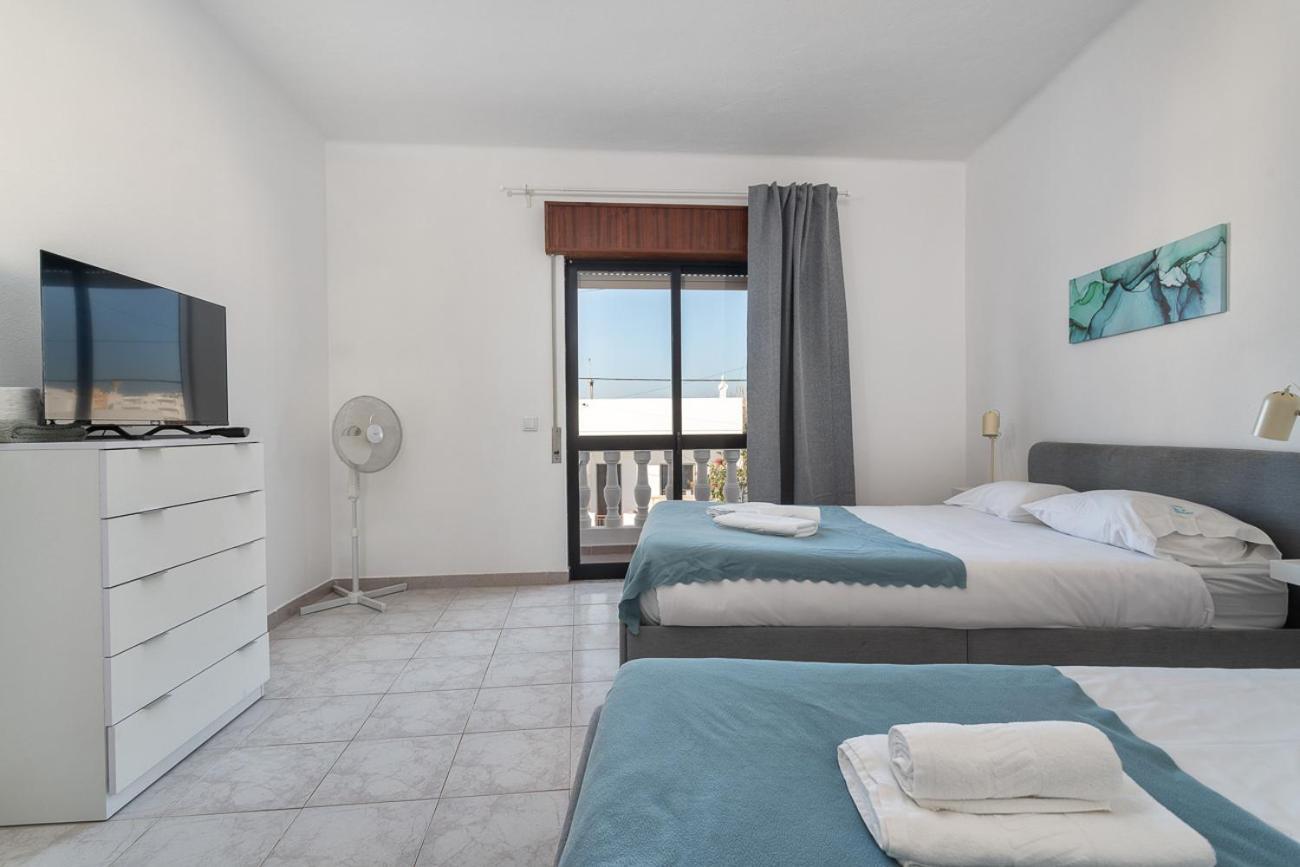 Blife Marya Private Rooms - Airport Stay Faro Bagian luar foto