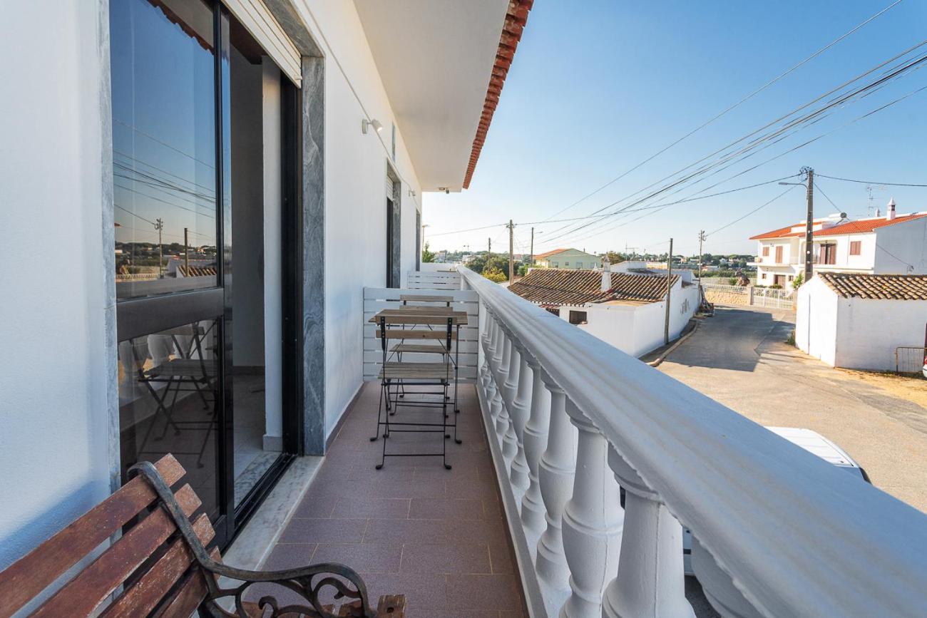 Blife Marya Private Rooms - Airport Stay Faro Bagian luar foto