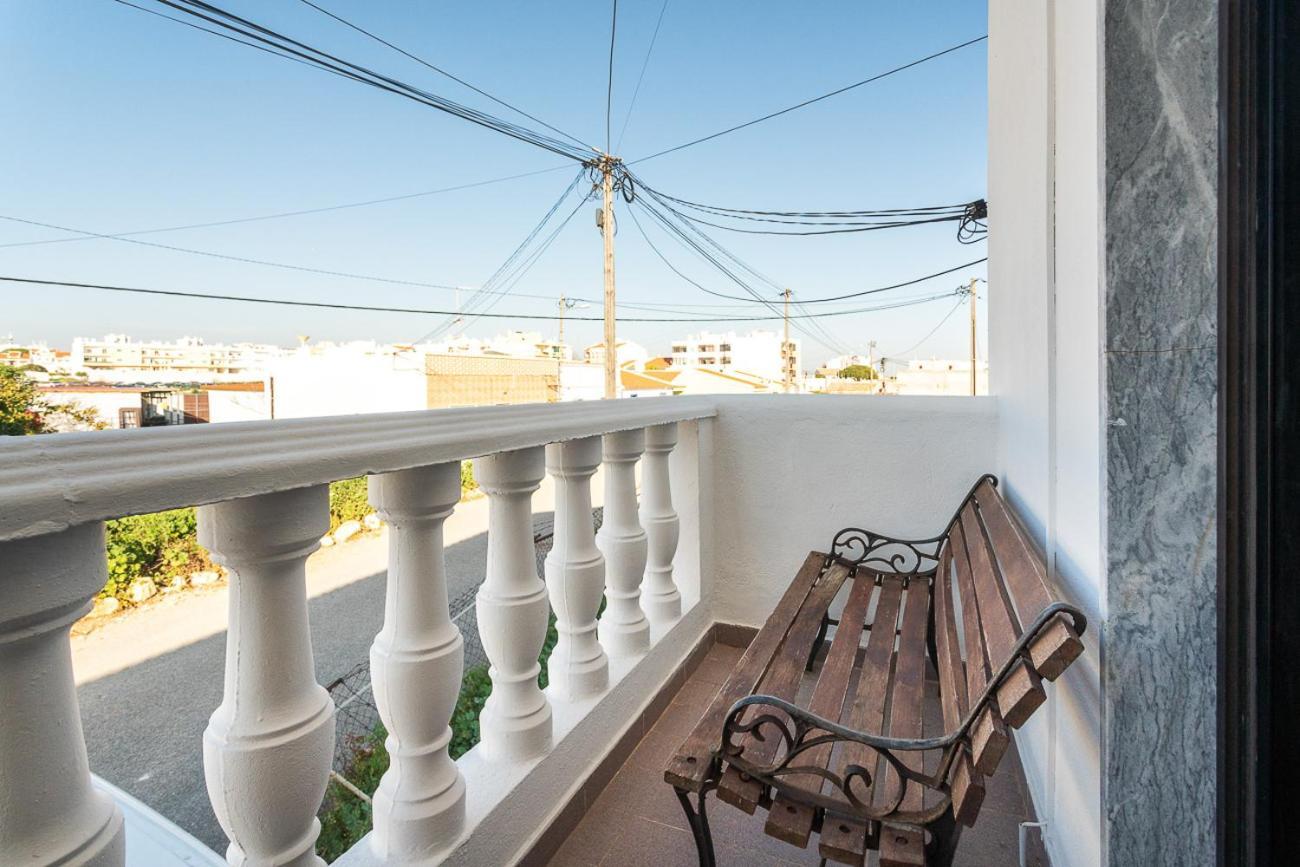 Blife Marya Private Rooms - Airport Stay Faro Bagian luar foto