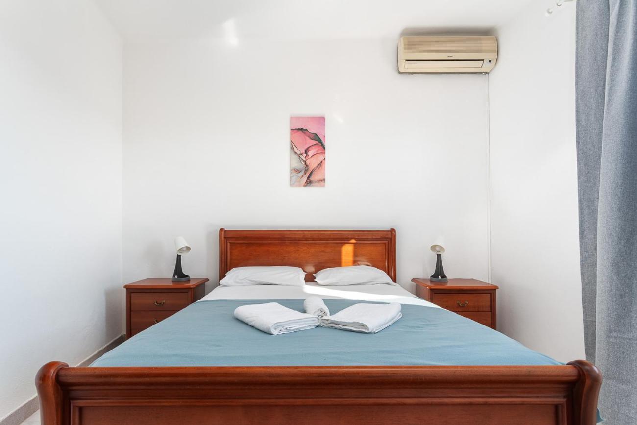Blife Marya Private Rooms - Airport Stay Faro Bagian luar foto