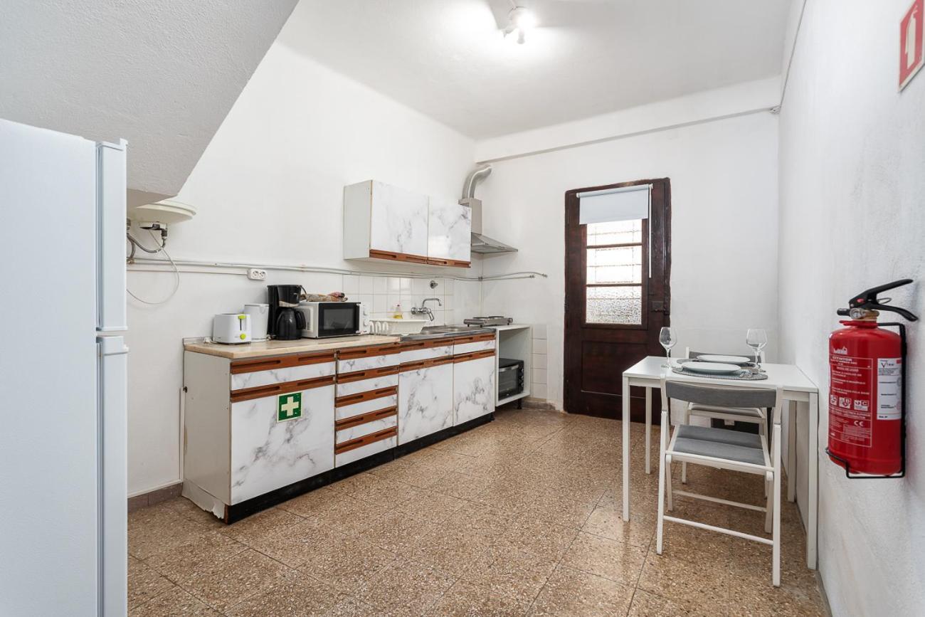 Blife Marya Private Rooms - Airport Stay Faro Bagian luar foto