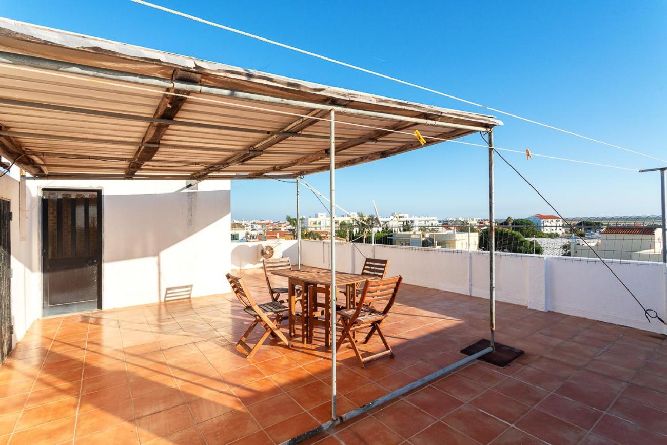 Blife Marya Private Rooms - Airport Stay Faro Bagian luar foto