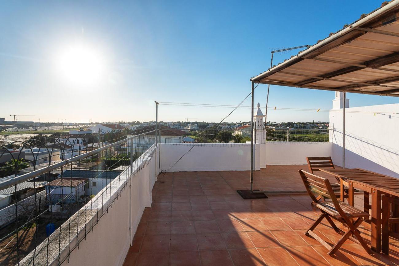 Blife Marya Private Rooms - Airport Stay Faro Bagian luar foto