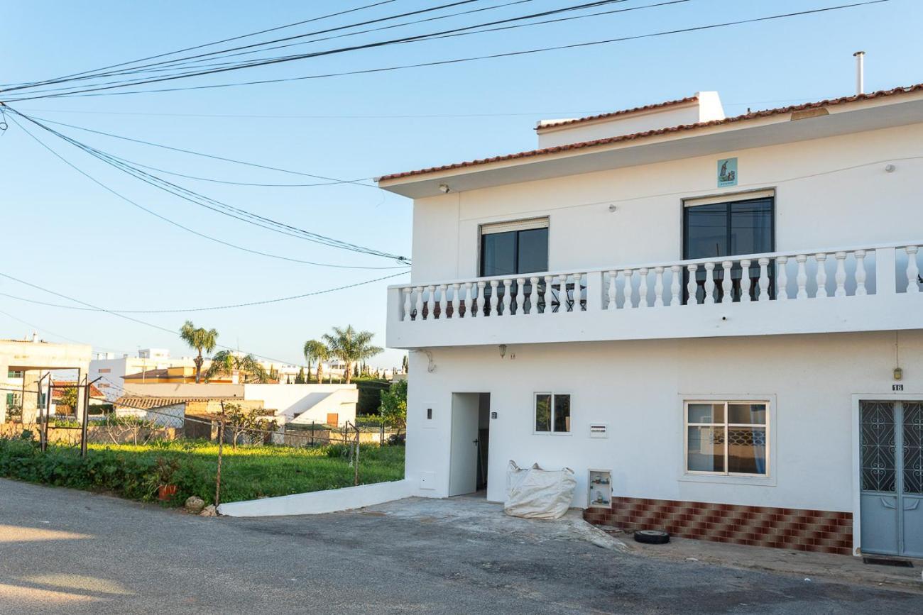 Blife Marya Private Rooms - Airport Stay Faro Bagian luar foto